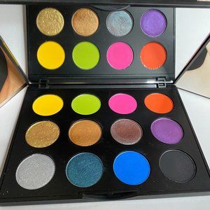 MAC Art Library Eyeshadow Palette in It's Designer